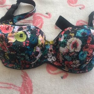 Floral lightly padded Freya 30H